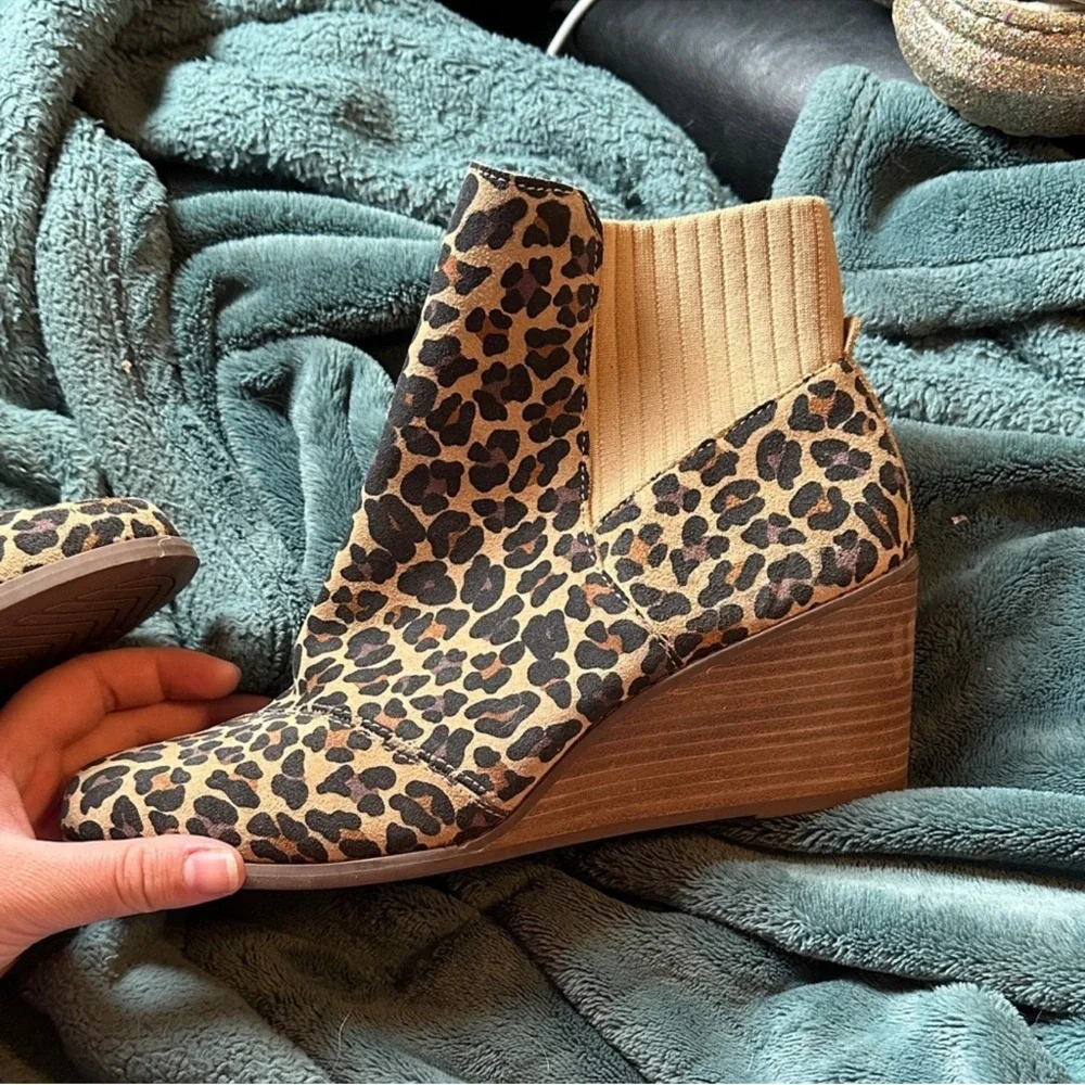 Toms Tan Leopard Print Wedge Boots size 10